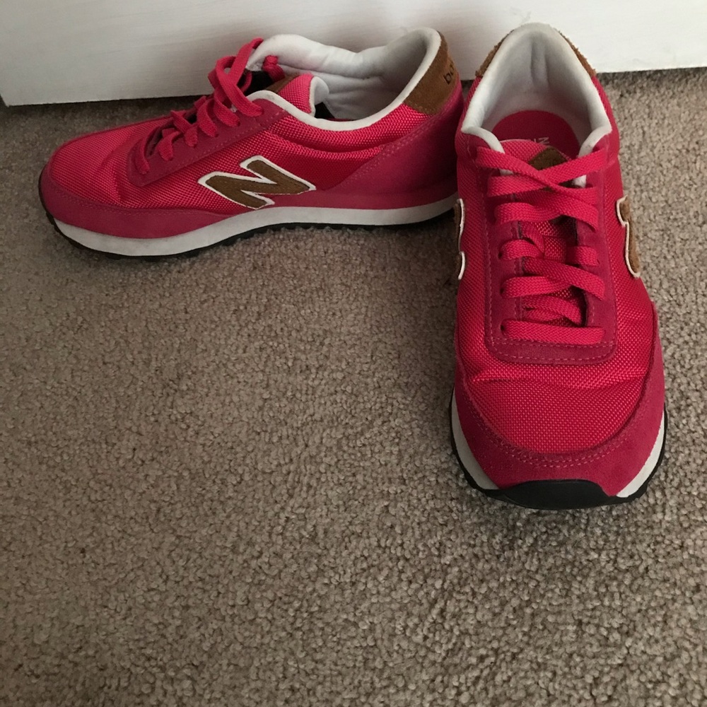 New balance tennis shoes